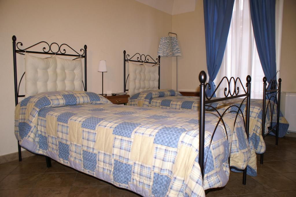 Hotel Porta Santa Maria Busca Chambre photo